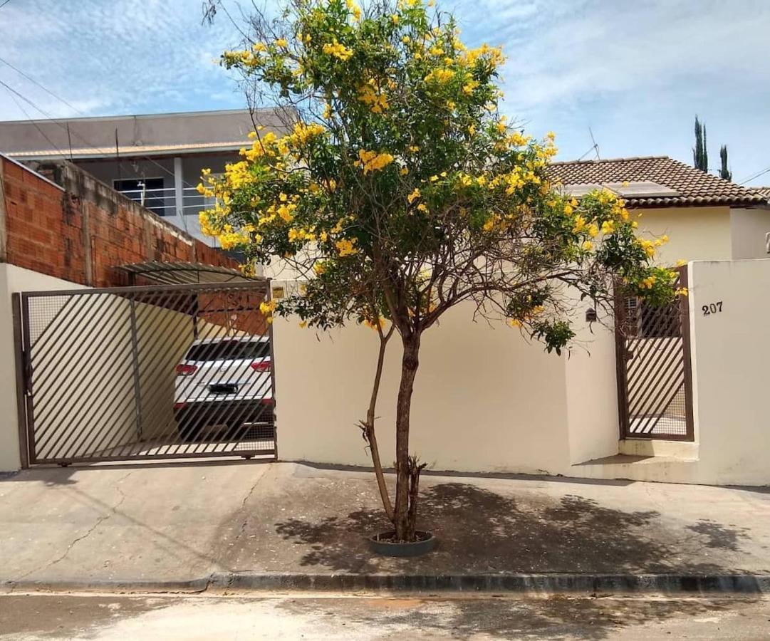 Bela Casa Com Churrasqueira E Estacionamento Villa Olímpia Dış mekan fotoğraf